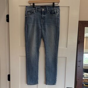 Lucky Brand Light Wash Cropped Women’s Jeans - Classic Slim Fit.  Size 29/8